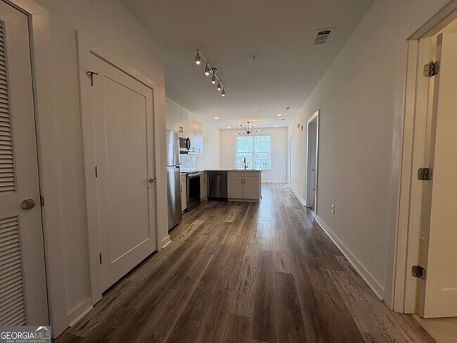 Building Photo - 525 Parkway Dr NE