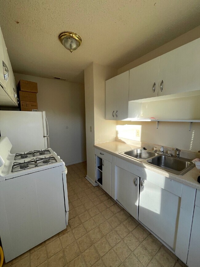 Foto del edificio - 2-bedroom, 1 bathroom apartment