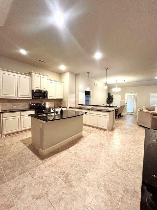 Building Photo - Charming 3-Bedroom Home with Bonus Spaces and Community Amenities