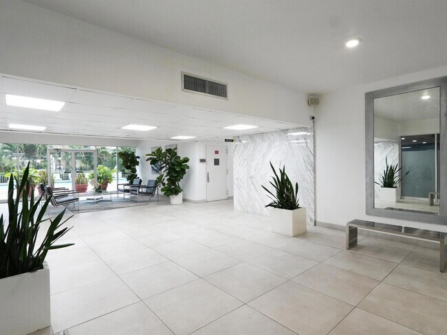 Building Photo - 401 Golden Isles Dr