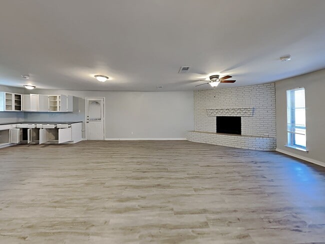 Building Photo - 3BR/2BA Renovated Home in Irving TX | 2-Car Garage, Fenced Yard & Pet-Friendly | Self Tours Avail...