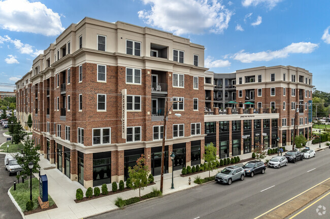 Building Photo - The Crest at Westhampton Commons