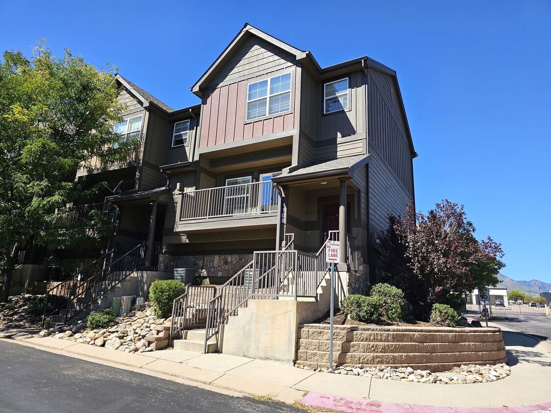 Primary Photo - Beautiful end-unit townhome in gated commu...