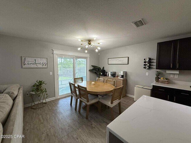 Foto del edificio - 7113 Riverbrooke St