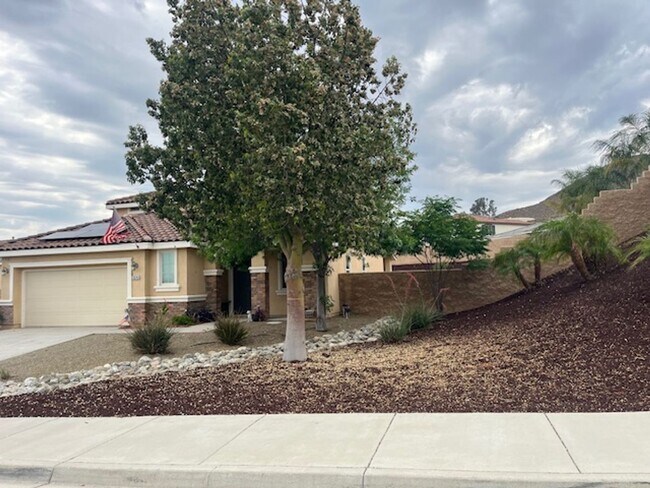 Foto del edificio - Menifee 5 Bedroom