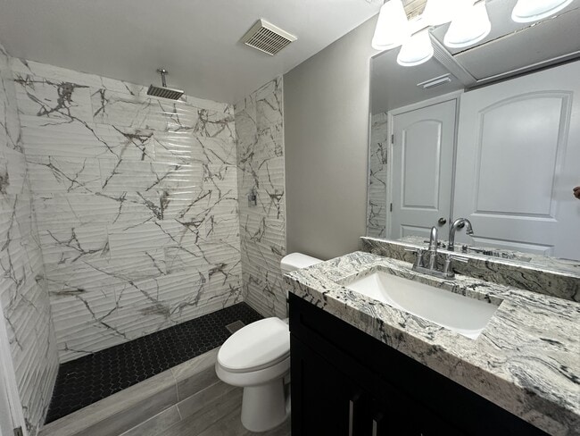 Photo - 2871 N Oakland Forest Dr House