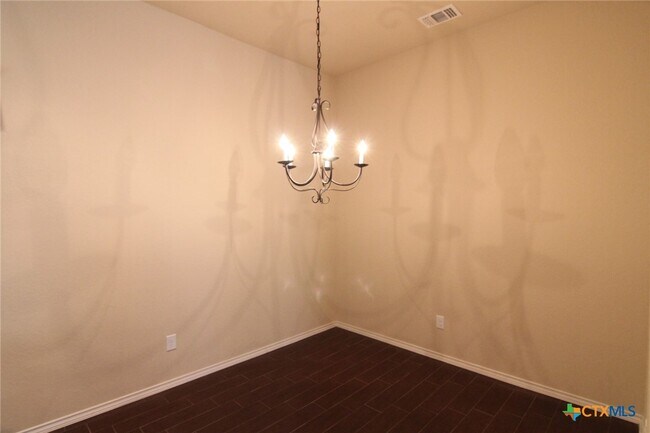 Foto del edificio - 506 Creekside Cir