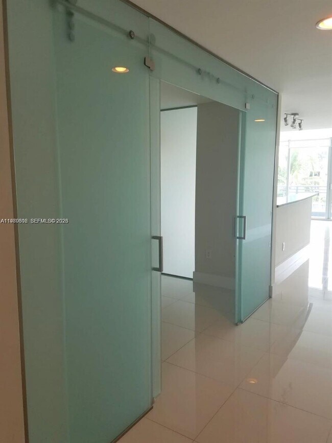 Foto del edificio - 2950 NE 188th St