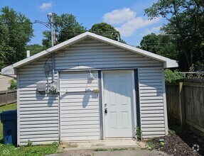 Building Photo - 4943 Indianola Ave