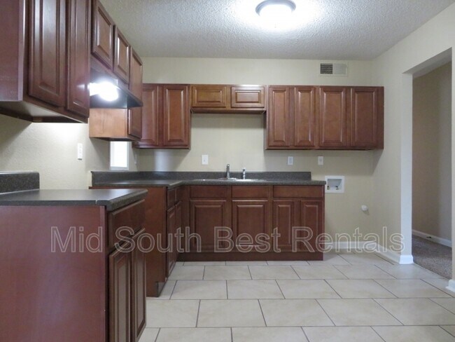Building Photo - 4281 Tomahawk St