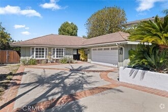 Building Photo - 24291 Los Serranos Dr
