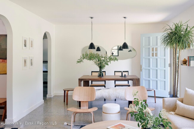 Building Photo - 35 Race Track Rd