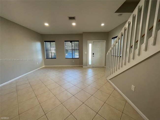 Building Photo - 3 br, 2.5 bath House - 2535 SW 82nd Ave