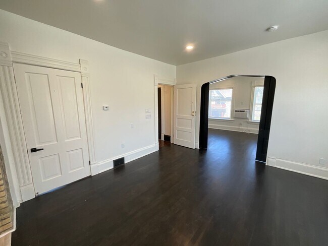 Building Photo - 441 E Garfield Ave