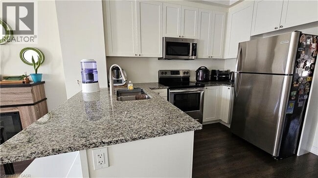 Building Photo - 285 Equestrian Way