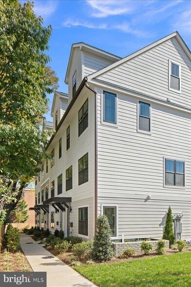 Foto del edificio - 909 N Irving St