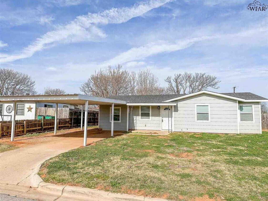Primary Photo - 124 James Dr