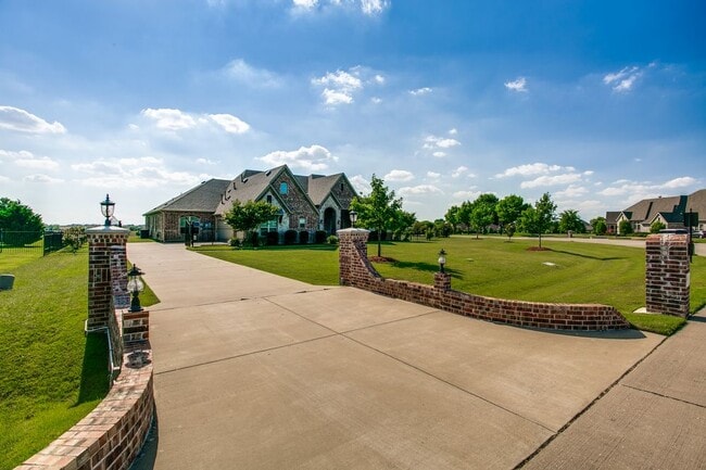 Building Photo - 5/4/3 on an Acre in Parker