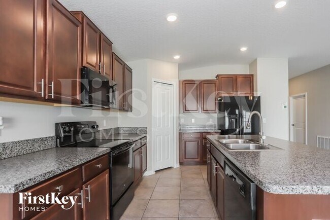 Foto del edificio - 6710 Trent Creek Dr