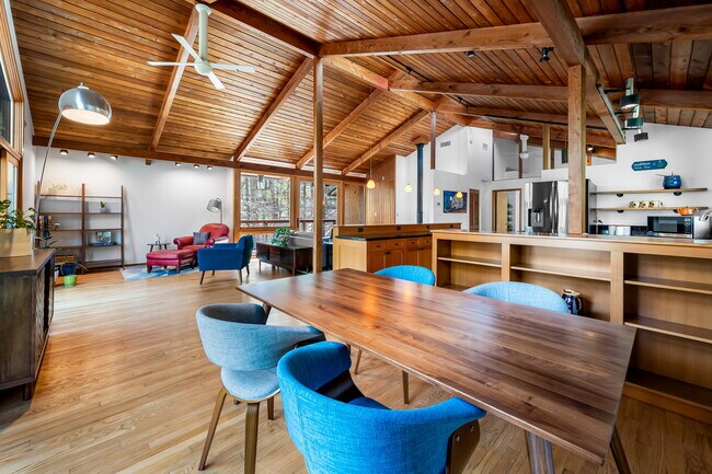 Foto del edificio - 1115 High Country Rd