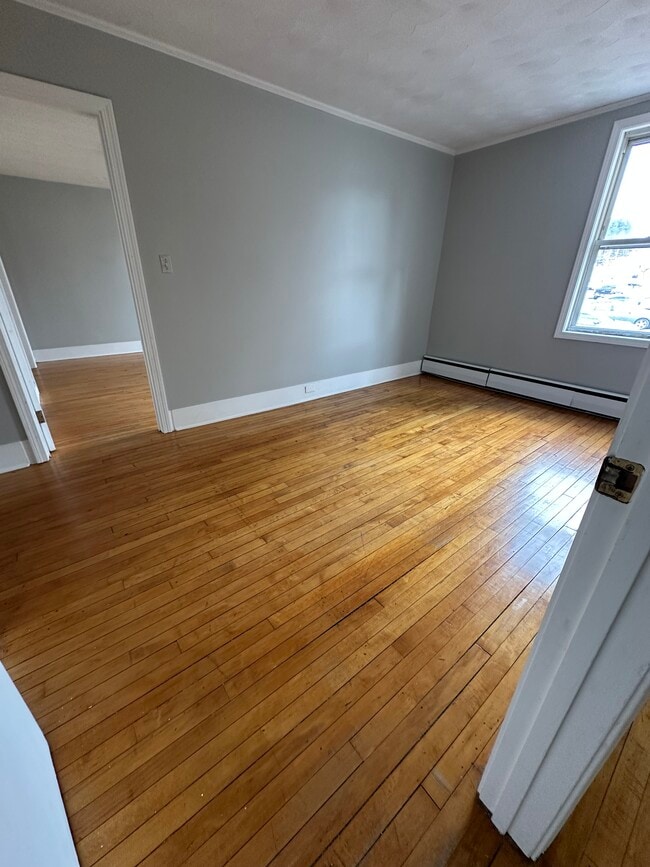 Building Photo - 156 Main St