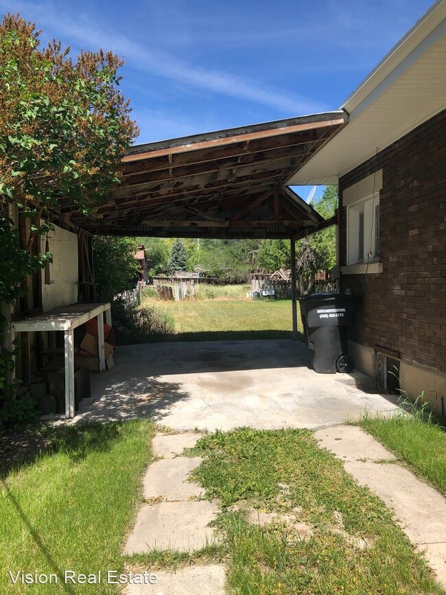 Building Photo - 2 br, 1 bath House - 144 S State