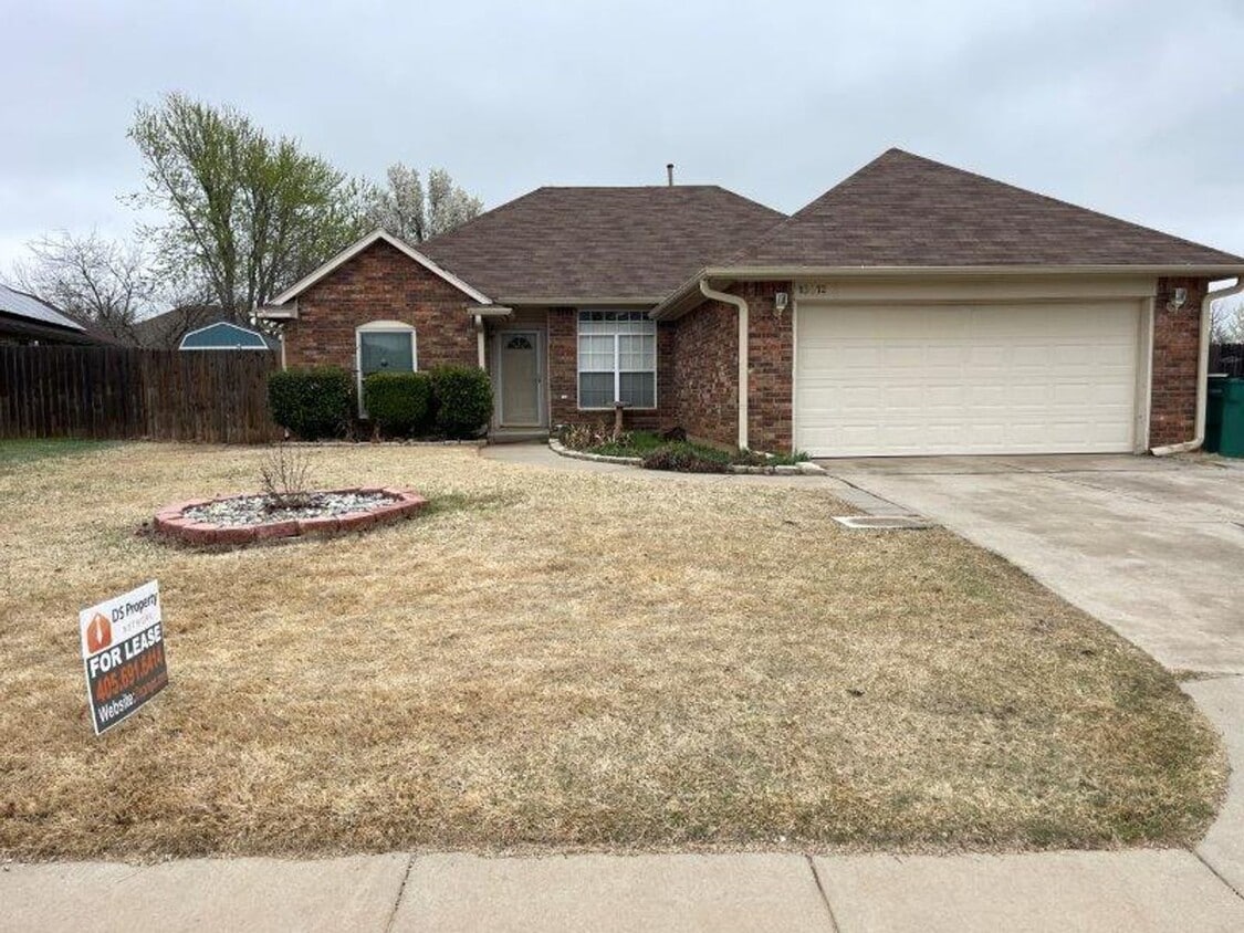 New Paint! 3 beds, 2 full baths, 2 car garage home for rent in S. OKC and Moore schools! - New Paint! 3 beds, 2 full baths, 2 car garage home for rent in S. OKC and Moore schools!