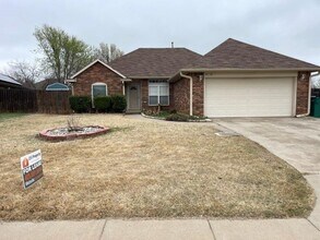 Building Photo - 13012 Almond Dr