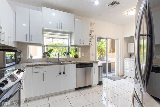 Building Photo - 4 br, 2.5 bath Condo - 11199 Lakeview Dr #...