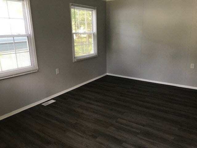 Building Photo - 704 Maple Dr