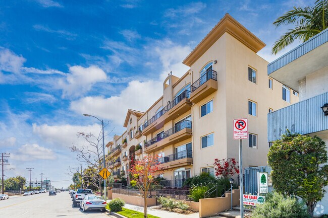 Exterior - 1255 Federal Ave