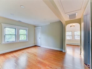 Building Photo - 213 4th Ave