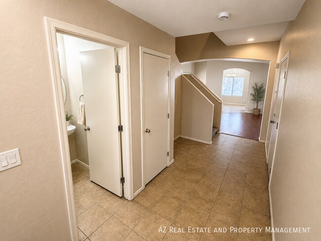 Building Photo - 5158 W Shaw Butte Dr