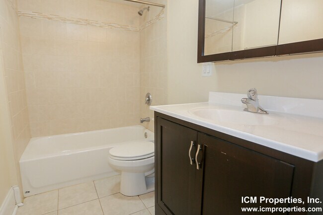 Foto del edificio - 861 W Lill Ave