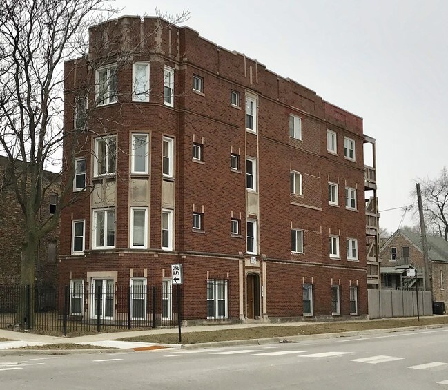 Building Photo - 649 E Marquette Rd