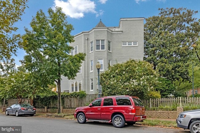 Building Photo - 265 Kentucky Ave SE