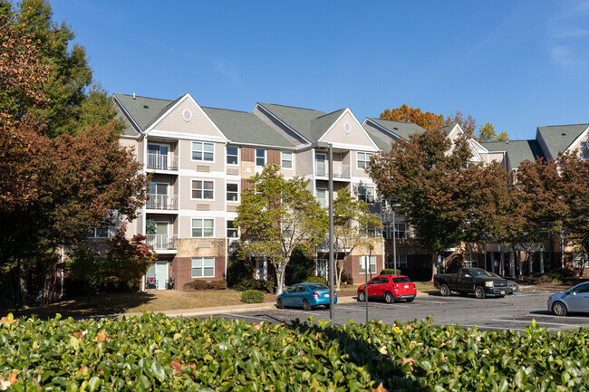 Building Photo - Acclaim at Lake Largo