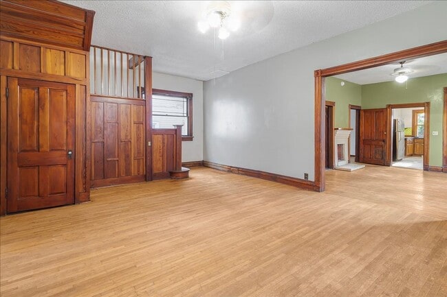 Foto del edificio - 411 N College St