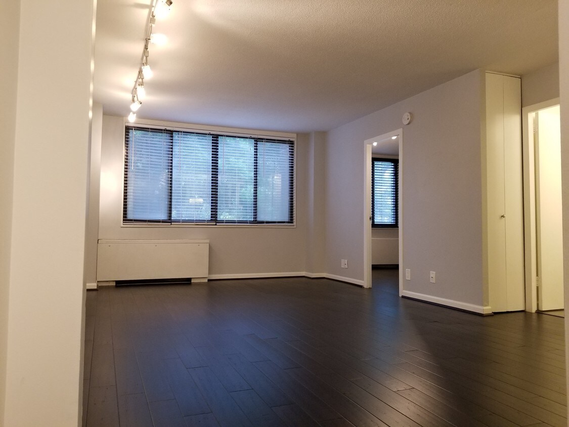 Foto principal - 2201 L St NW