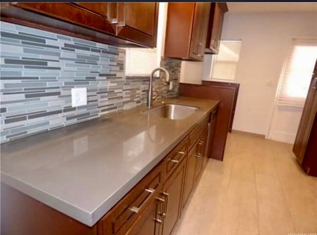 Foto del edificio - 7723 Wish Ave
