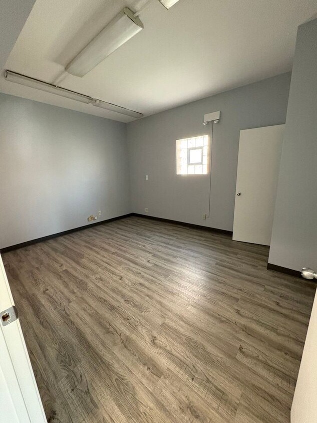 Foto del edificio - 8827 W Grand Ave