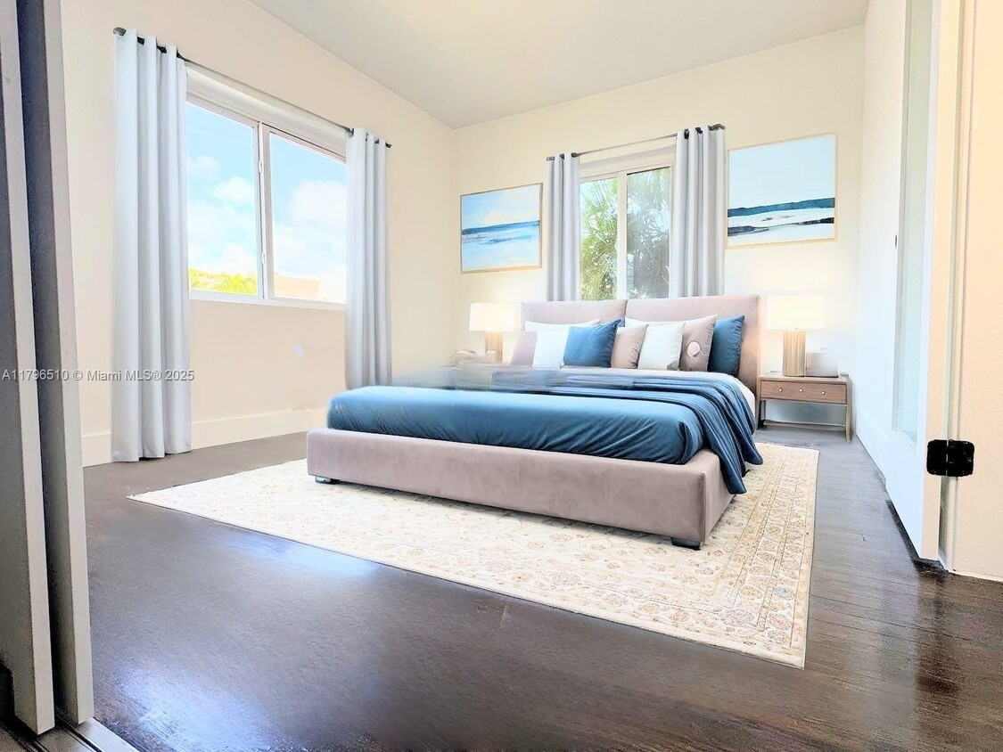 Foto principal - 7325 Byron Ave