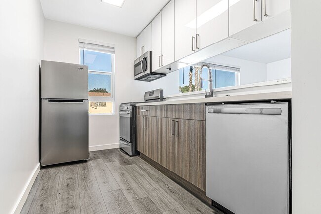 Building Photo - 5005 August St