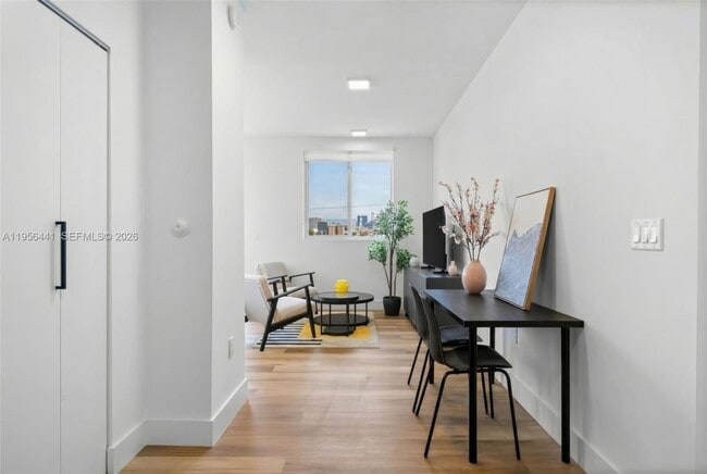 Foto del edificio - 650 SW 1st St