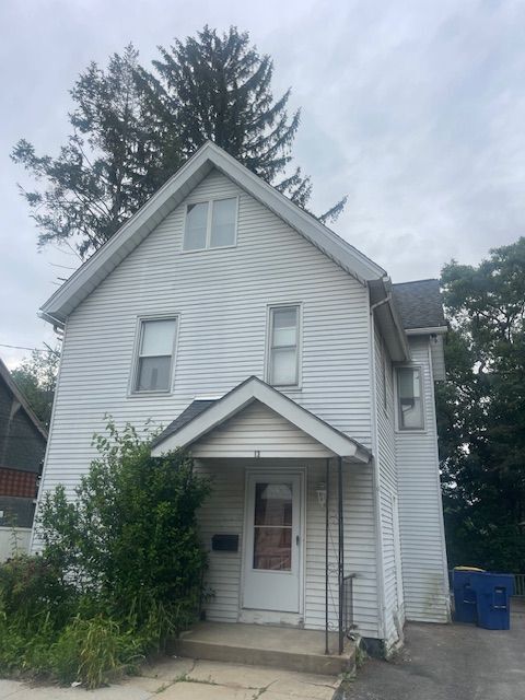 Primary Photo - 13 Simons Ave