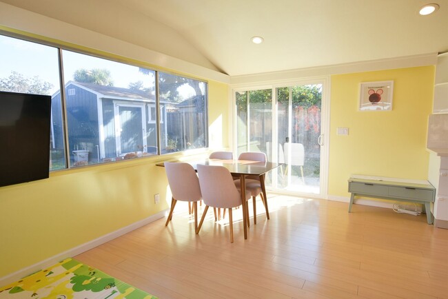 Foto del edificio - Must See! Beautiful Remodeled 3 Bedroom 2 ...