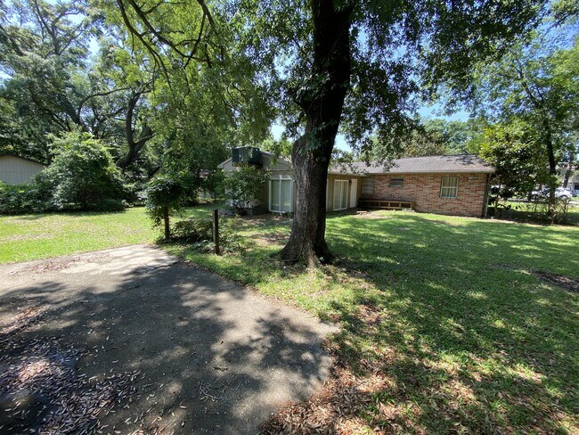 Foto del edificio - 4416 Creighton Rd