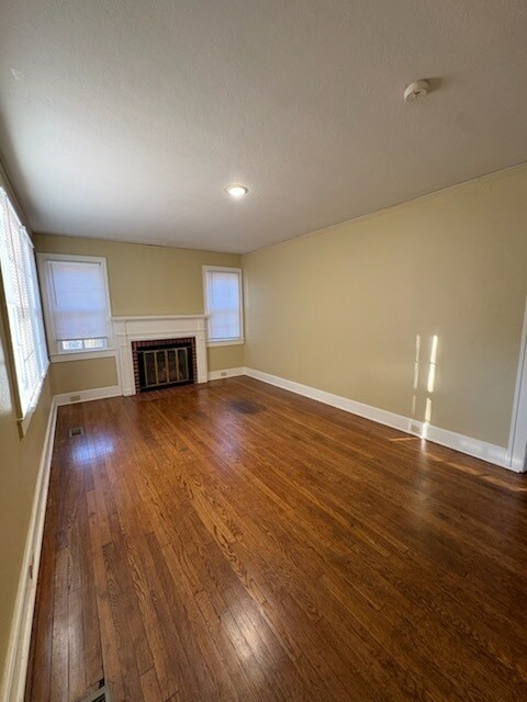 Building Photo - 703 Harrold Ave