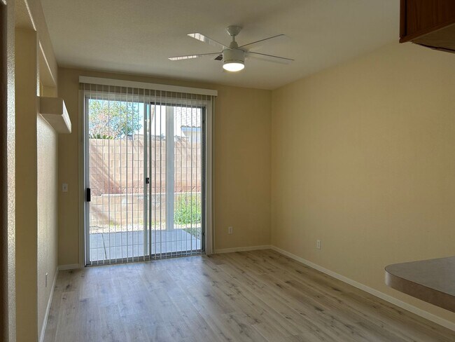 Building Photo - Beautiful Green Valley Home