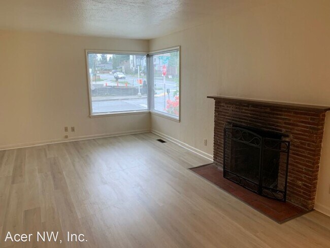 Foto del edificio - 2 br, 1 bath House - 6555 25th Ave NE